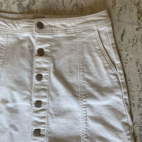 A new Day Button front Skirt - Picture 2 of 7